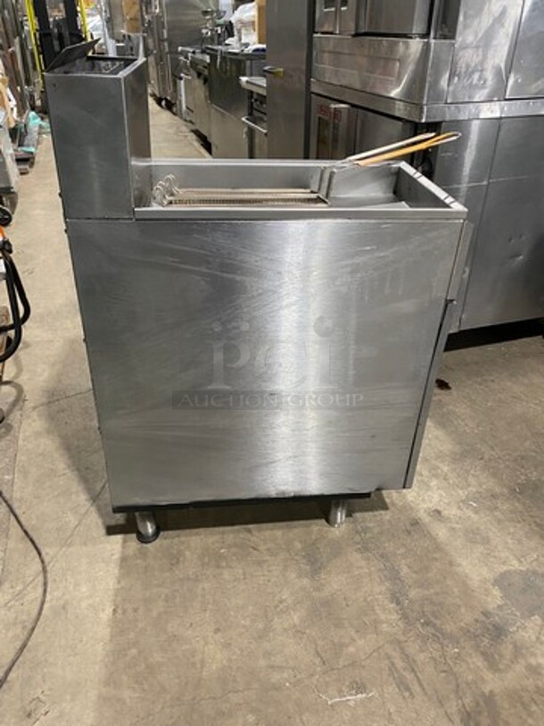 Imperial Commercial Natural Gas Powered Deep Fat Fryer! With Backsplash! With 2 Metal Frying Baskets! All Stainless Steel! On Legs! - Image 2 of 9