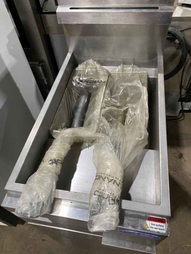 Cook Rite Commercial Natural Gas Powered Deep Fat Fryer! With Backsplash! With 2 Metal Frying Baskets! All Stainless Steel! On Legs! Model: ATFS40 - Image 5 of 9