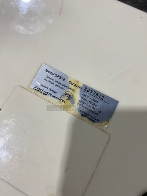 Globe Countertop Electric Food Scale! Model: GPS10 SN: 8037812 - Image 6 of 6