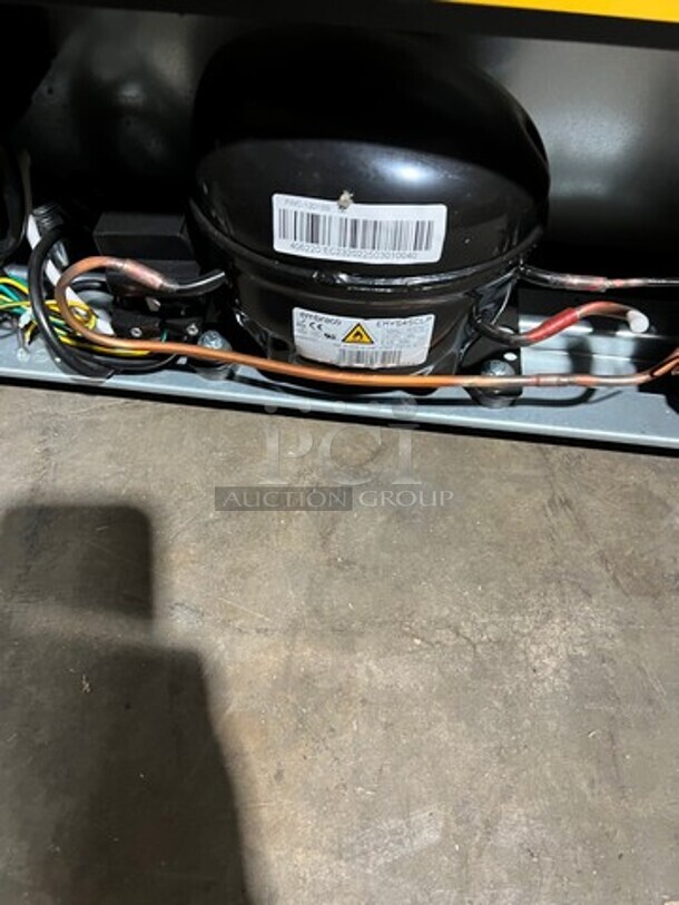 Whynter Single Door Wine Bottle Cooler/Chiller! With View Through Door! With Racks! 34 Wine Bottle Capacity! Model: FWC1201BB 115V - Image 5 of 8