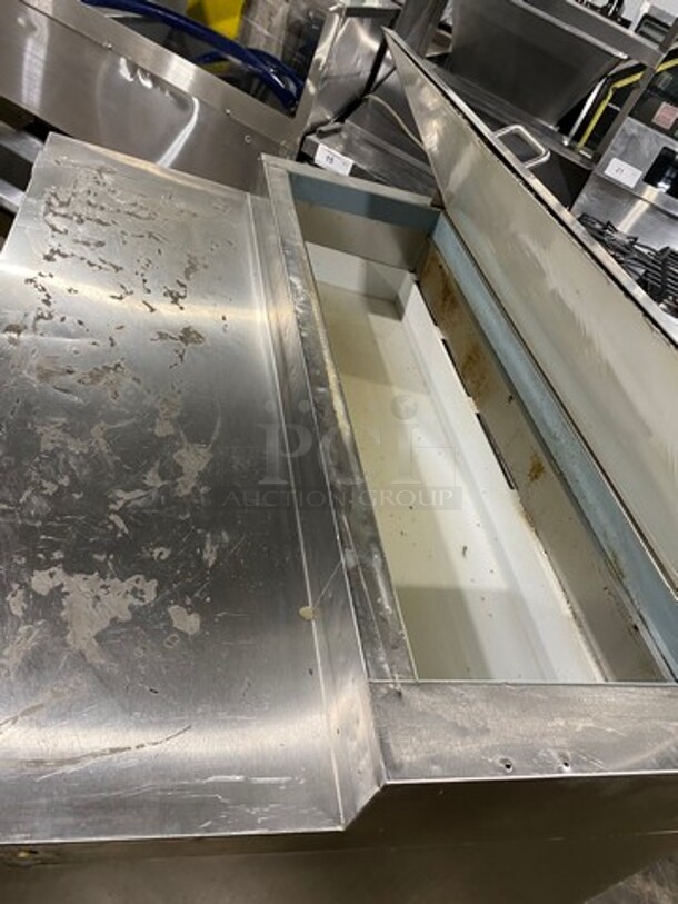 Valpro Commercial Refrigerated Pizza Prep Table! With Single Door Storage Space! All Stainless Steel! On Casters! Model: VPP44 SN: 8004233 115V 60HZ 1 Phase - Image 8 of 9