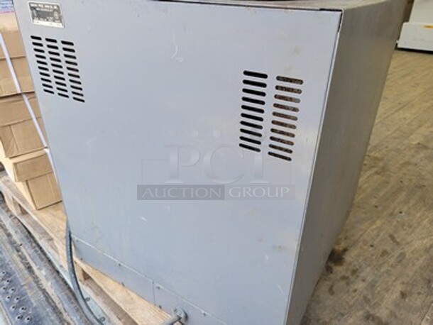 Bakers Pride Pizza Oven| One missing Stone.  - Image 9 of 11