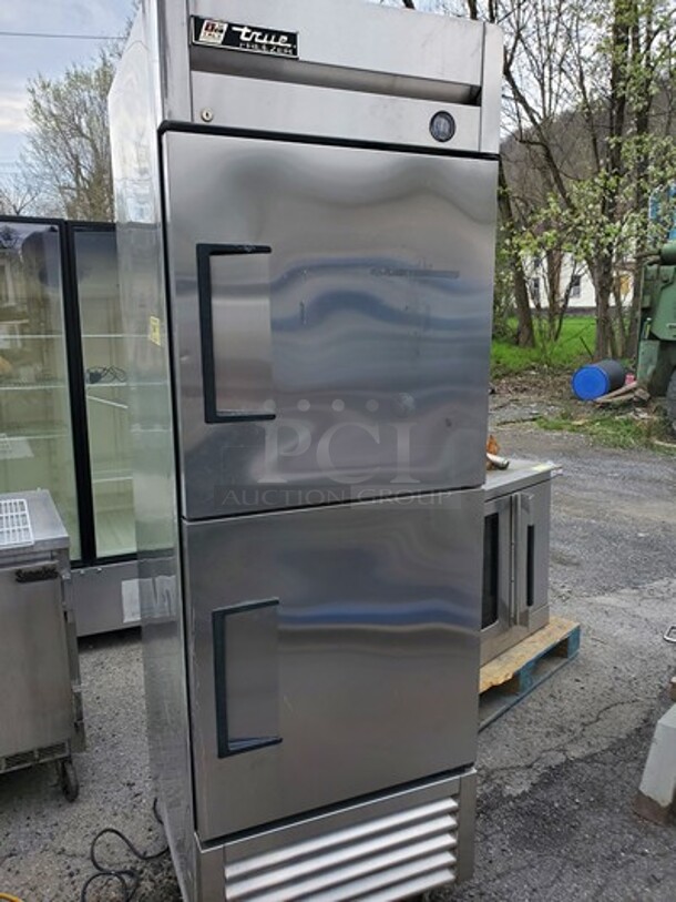 True T-23F-2, 27" 2 Solid Half Door Reach-In Freezer|115V|on casters! - Image 2 of 5