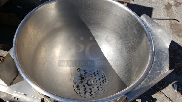 Cleveland KGL-40-T Natural Gas 40 Gallon Tilting Kettle. Unknown Condition/ Sold For Parts - Image 4 of 6