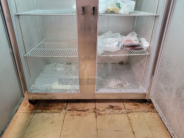 Continental Solid Door Reach-In Freezer!  - Image 8 of 8