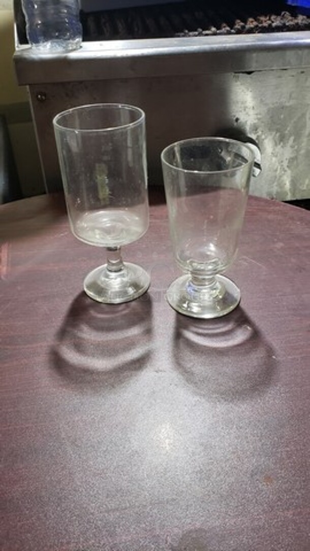 Lot of 2 Glasses