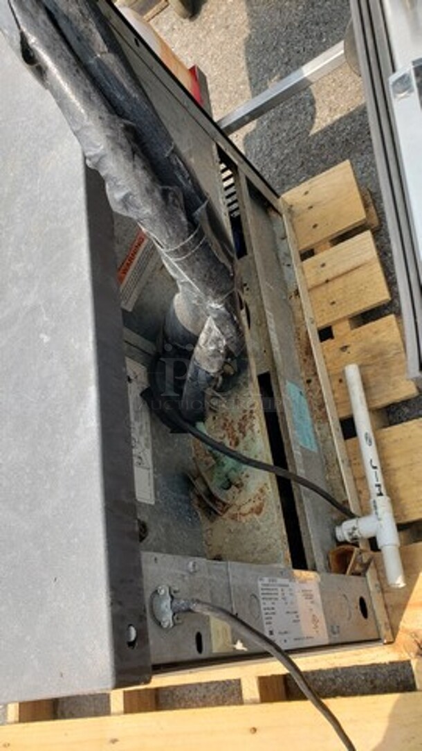 Manitowoc Ice Machine! Ice Bin not included!  - Image 3 of 4