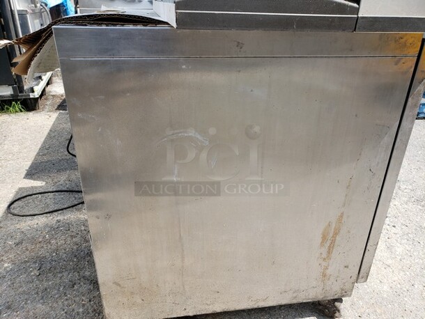 Traulsen 27" Undercounter Refrigerator! - Image 5 of 6