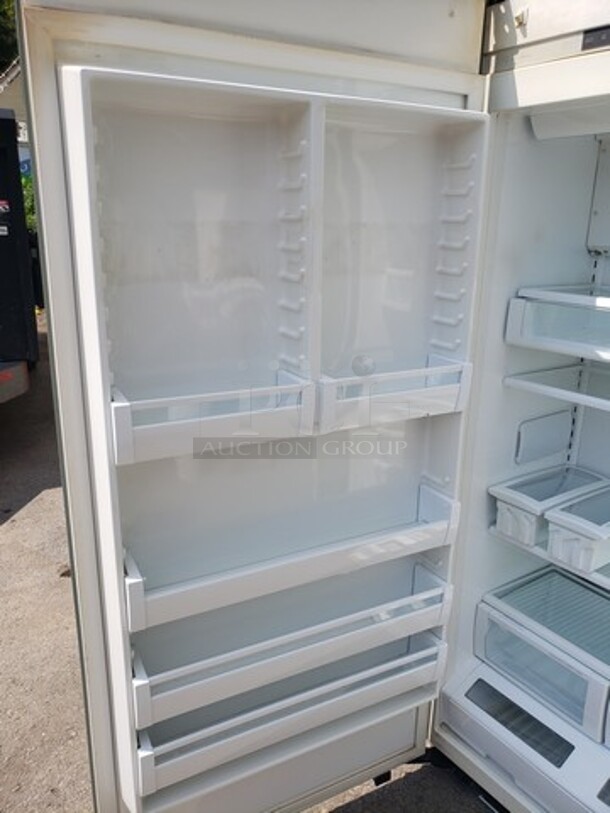 Beautiful Viking 36" Column Refrigerator! Very nice condition!

115 V
60 Hz
6.5 A - Image 3 of 6