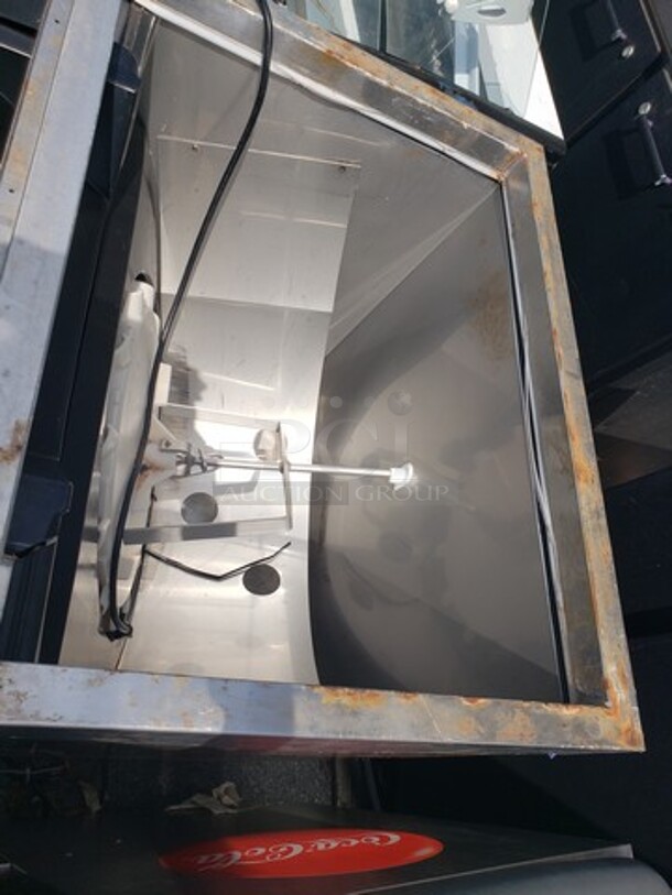 Servend 2702481 SV-250 8 Valve Sanitary Lever Countertop Ice/Beverage Dispenser! - Image 3 of 4