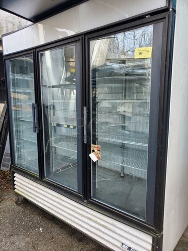 True GDM-72F 3 Door Merchandiser 115/208/230V Single Phase - Image 2 of 5