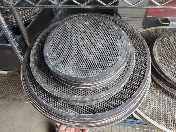 ALL ONE MONEY Lot of 32 Miscellaneous Pizza Screen! - Image 2 of 3
