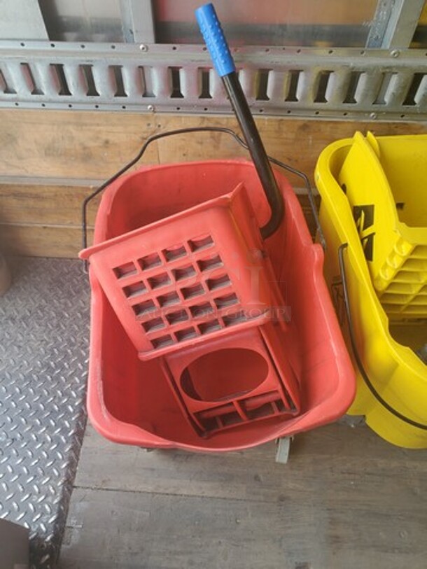 Commercial Mop Bucket with Side Press Wringer BIDX2 - Image 2 of 3