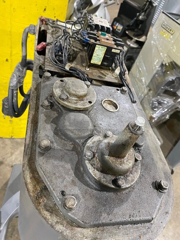 Hobart D330 Metal Commercial Floor Style 30 Quart Planetary Dough Mixer! Working When Removed! MODEL D-330 SN:111011880 208V 3PH - Image 5 of 9