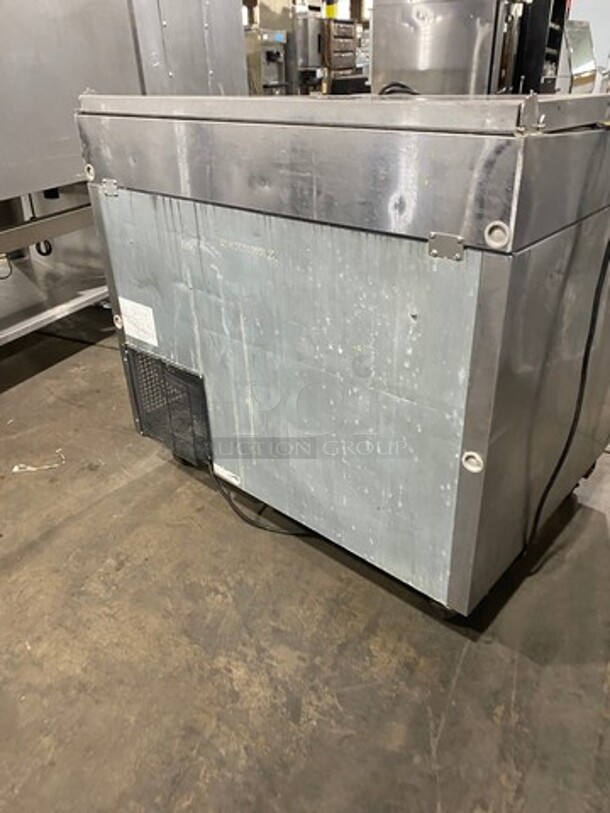 Turbo Air Commercial Refrigerated Pizza Prep Table! With Commercial Cutting Board! With Single Door Storage Space! Poly Coated Rack! All Stainless Steel! On Casters! Model: TPR44SD SN: TP4RA0100B 115V 60HZ 1 Phase - Image 3 of 10