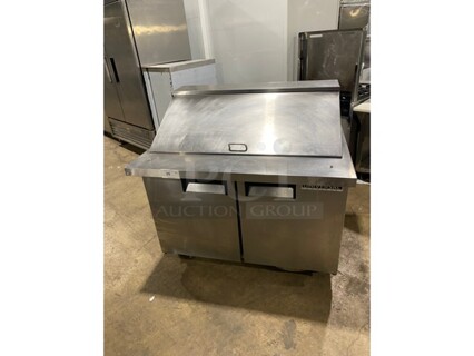 Universal Coolers Commercial Refrigerated Sandwich Prep Table! With 2 Door Underneath Refridgerated Storage Space! All Stainless Steel! On Casters! MODEL:SC-48-BMI 115V!
