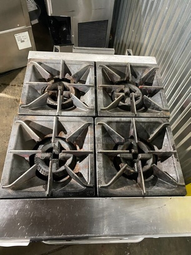 Black Diamond Commercial Natural Gas Powered 4 Burners Stove! With Oven Underneath! Stainless Steel! NO BACKSPLASH! On Legs! MODEL GR24NG SN:01210321 - Image 5 of 10