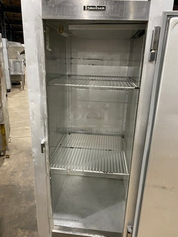 Traulsen Single Door Reach In Freezer! All Stainless Steel! On Casters! Model: G12010 SN: T62965J16 115V 60HZ 1 Phase - Image 5 of 8