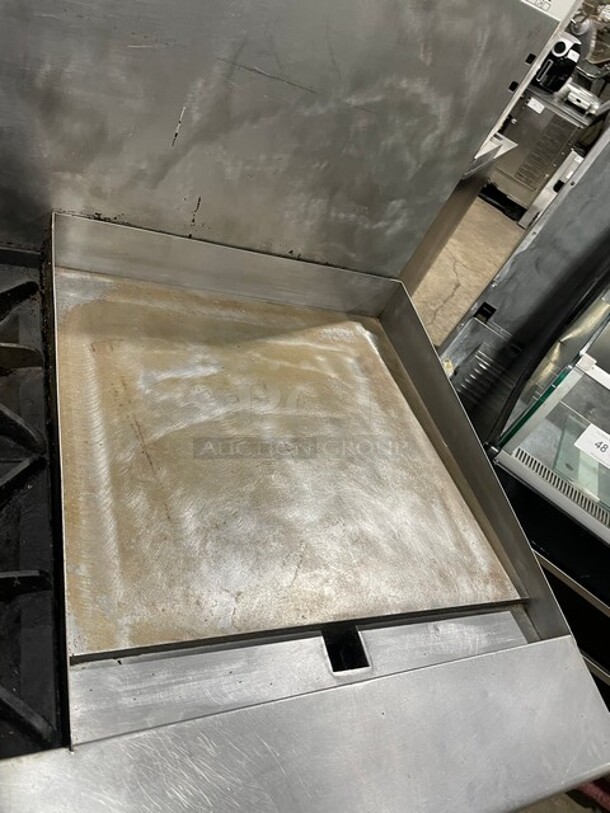 Vulcan Natural Gas Powered 4 Burner Range Split Top With Flat Grill! With Full Size Convection Oven Underneath! All Stainless Steel! With Back Splash! 120V 1 Phase! Model: G481FLC SN: 657080944! - Image 7 of 12