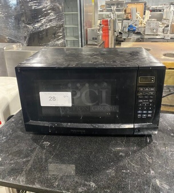 LATE MODEL! 2021 Insignia Countertop Microwave! Model: NSMW07BK0 SN: 21G14A00648 120V - Image 1 of 8
