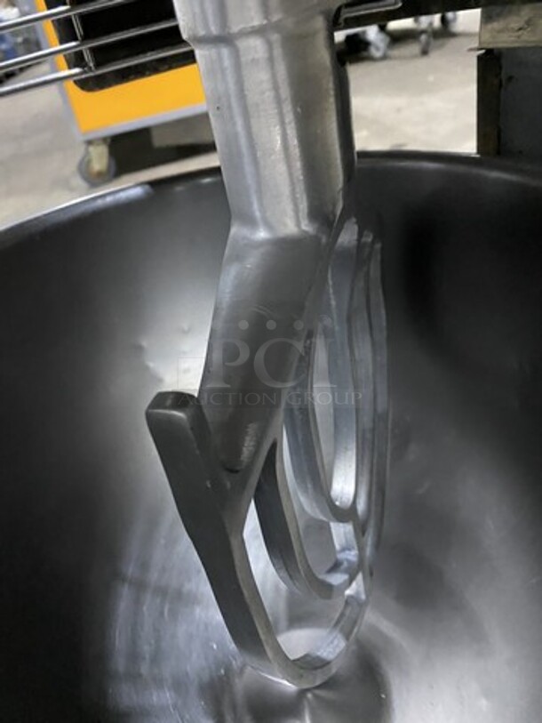 Globe Commercial 20 Quart Planetary Mixer! Model SP20! 110V 1 Phase! With S.S. Bowl And Paddle Attachment!  - Image 5 of 9