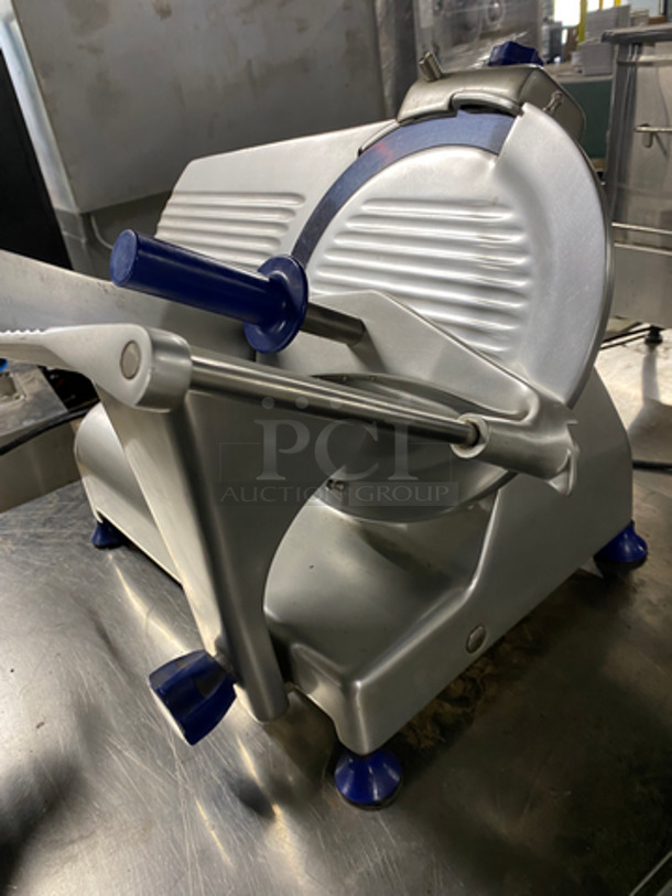 Globe Commercial Countertop Deli/ Meat Slicer! All Stainless Steel! Model: SCR12 SN: 800688 115V 60HZ 1 Phase - Image 4 of 8