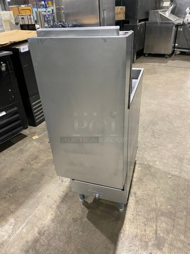 NICE! Pitco Commercial Natural Gas Powered Deep Fat Fryer! With Backsplash! With 2 Metal Frying Baskets! All Stainless Steel! On Legs! Model: 40D SN: G18DC020535 - Image 3 of 9
