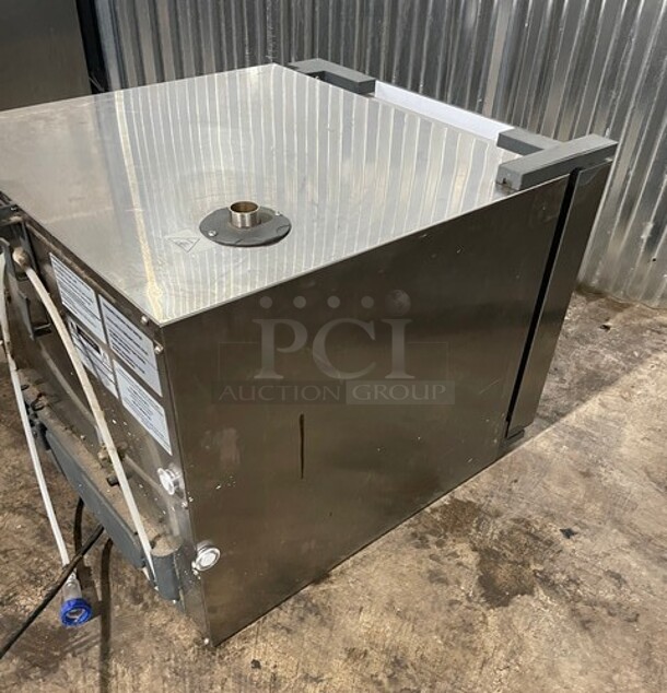 Cadco Unox Stainless Steel Commercial Countertop Electric Powered Half Size Convection Oven! MODEL XAFT-04HS-ETRV-US 208-240 Volts, 1 Phase. - Image 4 of 10