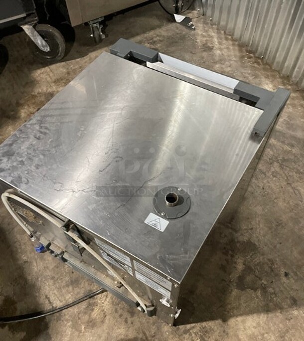 Cadco Unox Stainless Steel Commercial Countertop Electric Powered Half Size Convection Oven! MODEL XAFT-04HS-ETRV-US 208-240 Volts, 1 Phase. - Image 10 of 10
