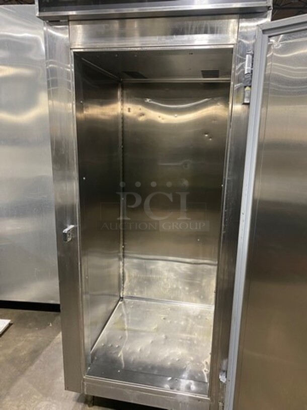 Victory Commercial Single Door Reach In Freezer! All Stainless Steel! On Legs! - Image 5 of 8