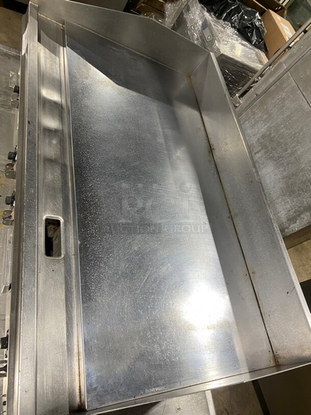 WOW! Lang Commercial Natural Gas Powered Countertop Mirror Shine Polished Top Flat Griddle! With Back & Side Splashes! All Stainless Steel! On Legs! 120V 1 Phase! Model: 4880-NAT-SH SN: GT2481218H0611! - Image 5 of 10