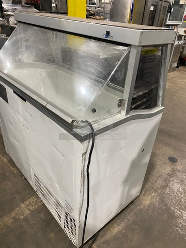 Hussmann Commercial 8 Flavor Ice Cream Dipping Display Merchandiser! Model: DCSG8 SN: 08E01955410 115V 60HZ 1 Phase - Image 4 of 7