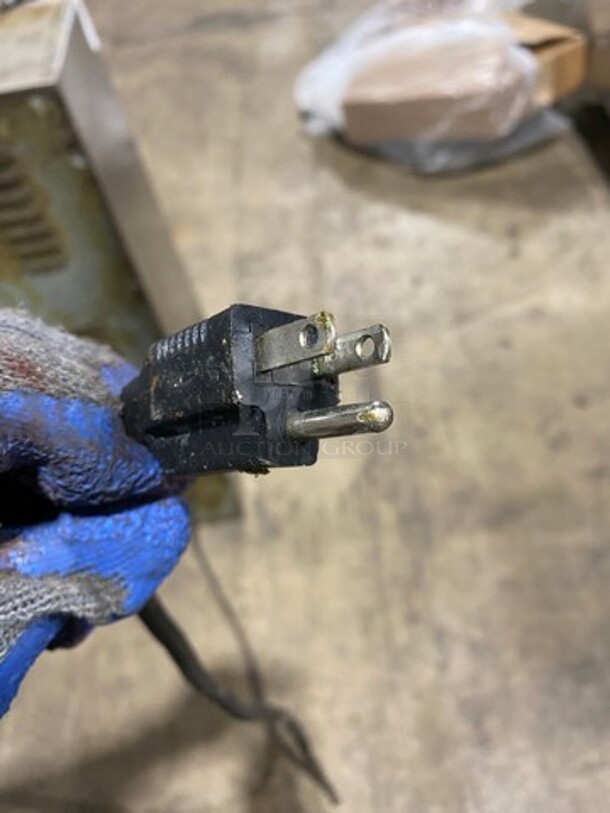 Auto Doner Commercial Countertop Natural Gas Powered Vertical Broiler Gyro Machine! All Stainless Steel! Model: G300 SN: 34295 - Image 11 of 11