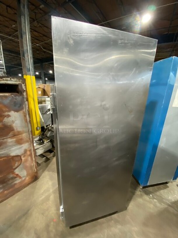 Traulsen Commercial Single Door Reach In Cooler! All Stainless Steel! On Legs! Model: RHT132WUT033 SN: T447620C99! 115V 60HZ 1 Phase! Working When Removed! 
 - Image 2 of 9