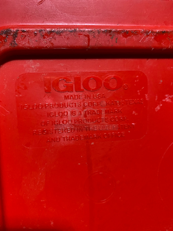 Igloo Red And White Poly Portable Cooler! With Lid And Handle! - Image 6 of 6