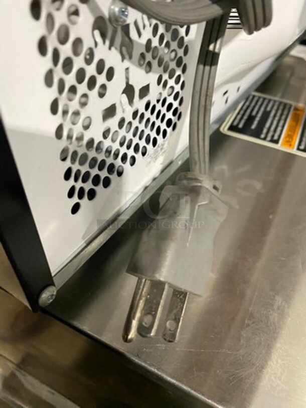Walmart Countertop Microwave! Model: EM720CGAB 120V - Image 8 of 8