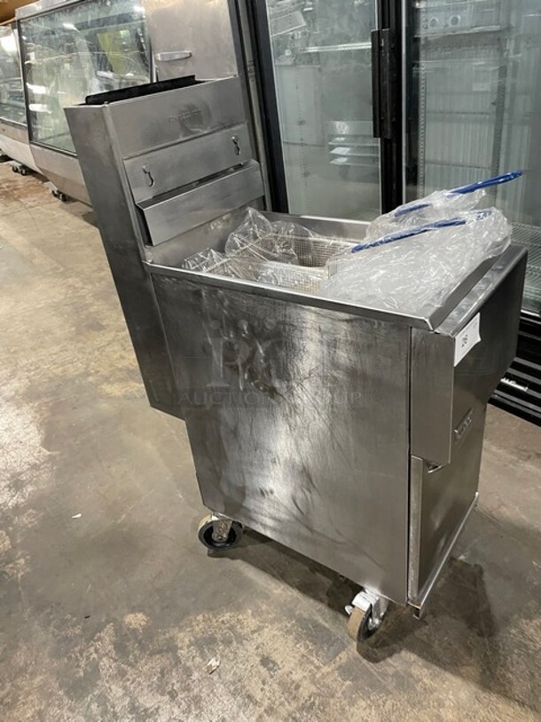 NICE! Pitco Commercial Natural Gas Powered Deep Fat Fryer! With Backsplash! All Stainless Steel! With 2 NEW Frying Baskets! On Casters! Model: 45C SN: G11DB014707! - Image 3 of 9
