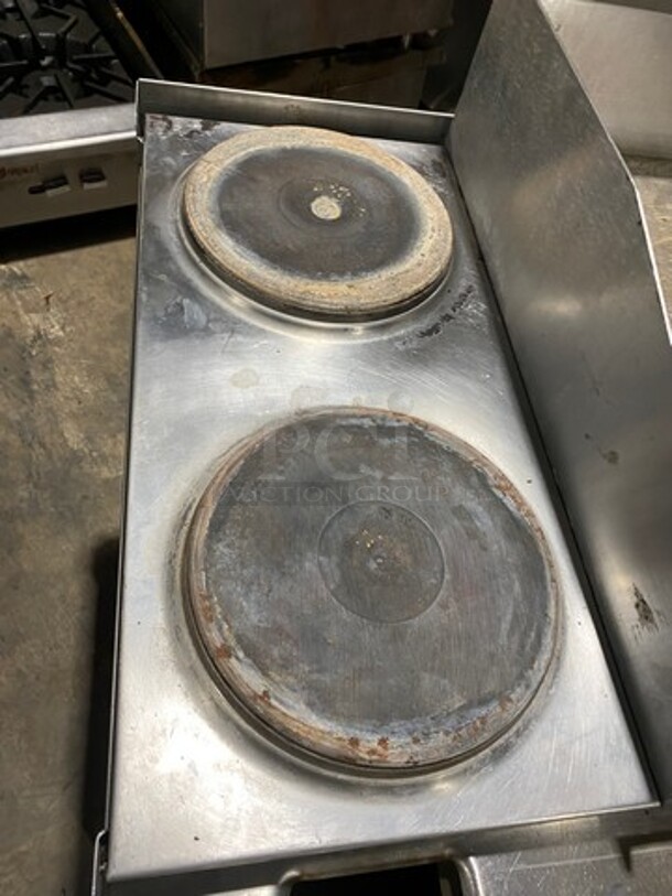 WOW! Lang Commercial Electric Powered 2 Burner Stove With Right Side Flat Griddle! Griddle Has Back And Side Splashes! With Oven Underneath! Metal Oven Racks! All Stainless Steel! Model: RT30G208VCF SN: RT300609A0029 208V 60HZ 3 Phase - Image 6 of 12