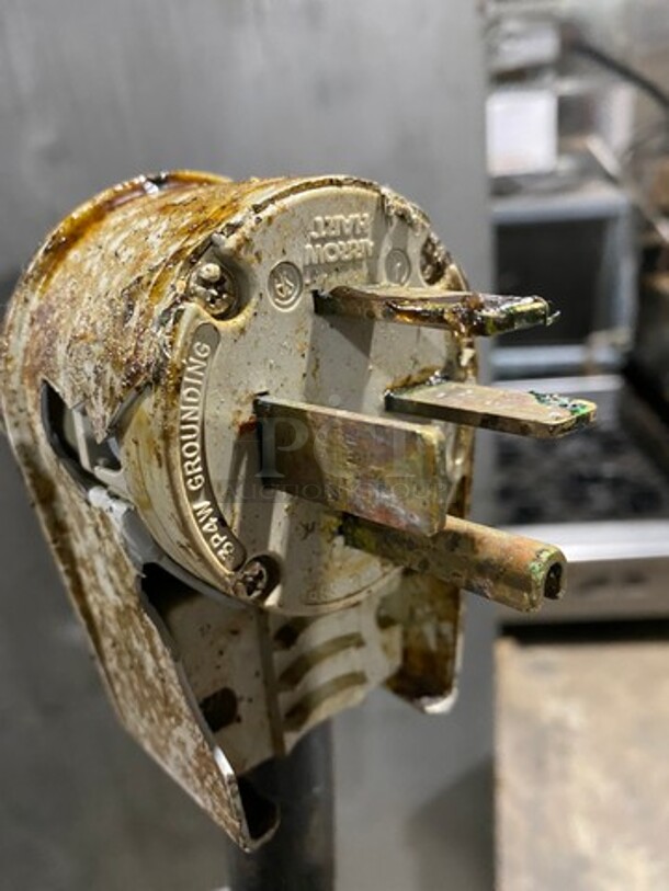 WOW! Lang Commercial Electric Powered 2 Burner Stove With Right Side Flat Griddle! Griddle Has Back And Side Splashes! With Oven Underneath! Metal Oven Racks! All Stainless Steel! Model: RT30G208VCF SN: RT300609A0029 208V 60HZ 3 Phase - Image 12 of 12