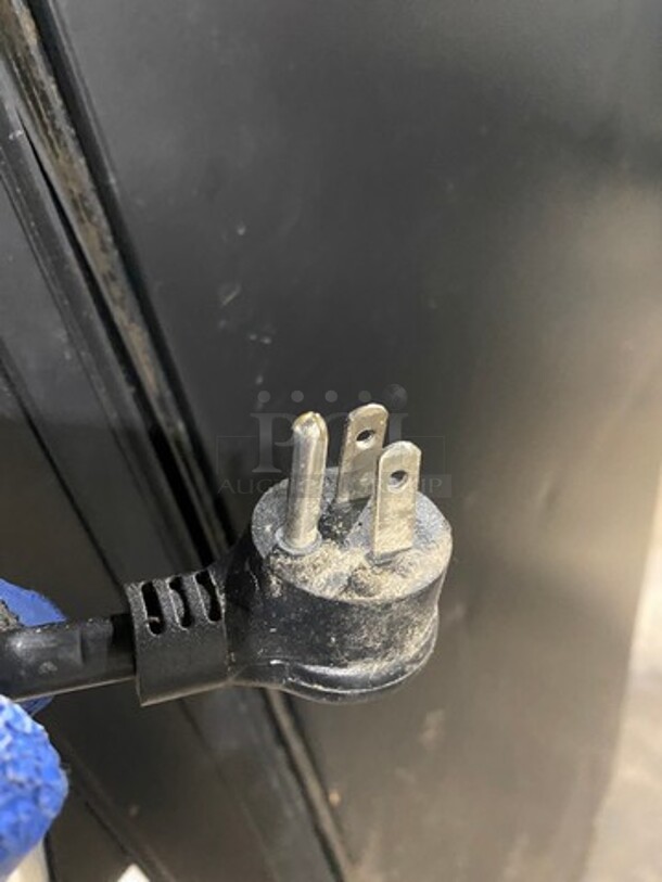 True Commercial Single Door Reach In Cooler Merchandiser! With View Through Door! Poly Coated Racks! Model: GDM12HCTSL01 SN: 9691167 115V 60HZ 1 Phase - Image 8 of 8