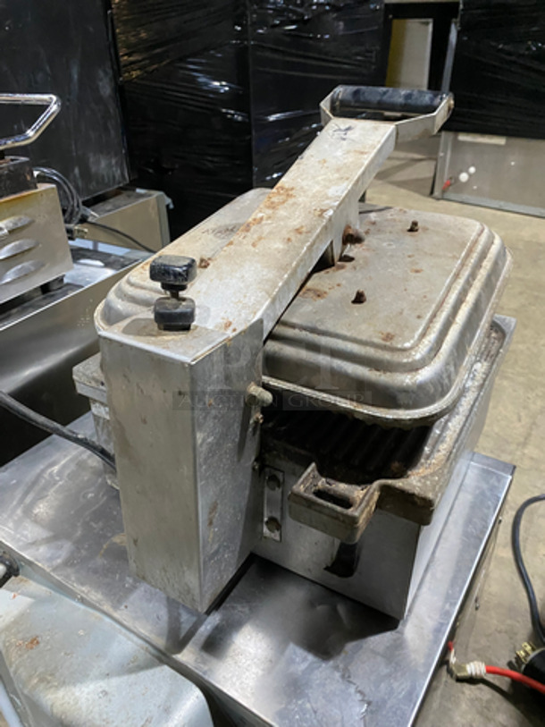 Anvil Commercial Countertop Electric Powered Panini Press! With Ribbed Press! All Stainless Steel! Model: TSA7209 - Image 3 of 8