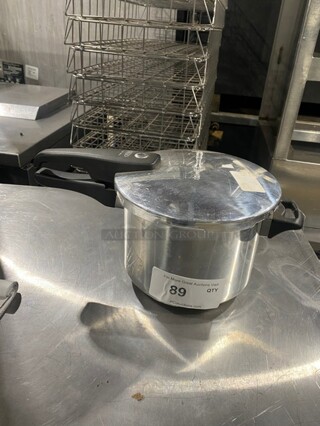 Bella Pressure Cooker! With Lid!