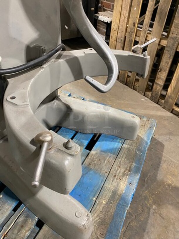 WOW! Hobart Commercial Floor Style 140 QT Planetary Mixer! With 80QT Reducer Ring, 80QT Mixing Bowl! With 80QT Spiral Hook Attachment! WORKING WHEN REMOVED! Model: V1401 SN: 11279275 200V 60HZ 3 Phase - Image 7 of 9