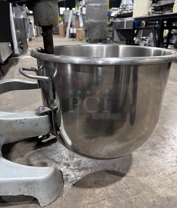 Hobart Legacy 20 Quart Planetary Mixer! Model HL200 Serial 311501777! 120V 1 Phase!  - Image 5 of 8