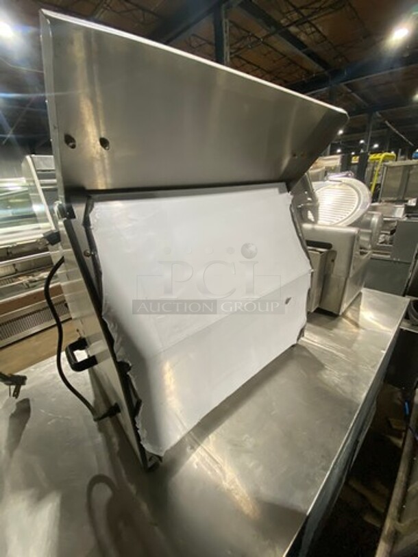 LATE MODEL! 2019 Two Thousand Commercial Countertop Bread Loaf Slicer! Model: TTD7B 110V 60HZ 1 Phase - Image 4 of 9
