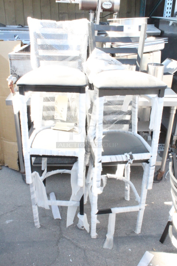 BRAND NEW SCRATCH & DENT! Lancaster Table & Seating 164BMTLADFR Black Finish Ladder Back Bar Height Chair with 2 1/2" Black Vinyl Cushion. 4x Your Bid - Image 4 of 4