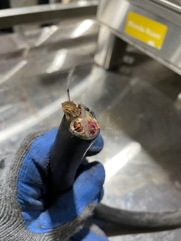 Bunn Starbucks Style Commercial Countertop Soft Heat Dual Coffee Brewer! With Hot Water Dispenser! All Stainless Steel! On Legs! 120/208V 1 Phase! Model: DUAL SH DBC, 120/208GRY(SBUX)! - Image 7 of 7