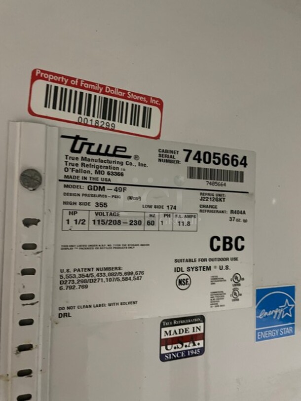 True Commercial Double Glass Door Reach In Freezer Merchandiser! With Poly Coated Racks! On Casters! 115/208V 1 Phase! Model: GDM-49F SN: 7405664! - Image 7 of 7