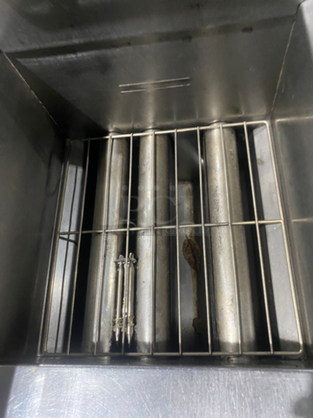 Dean Commercial Natural Gas Powered Deep Fat Fryer! With Backsplash! All Stainless Steel! On Legs! Model: SR42GN SN: 1410MA0813 - Image 6 of 9