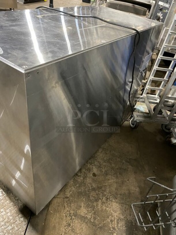 Avantco Commercial 2 Door Bar Back Cooler! With View Through Doors! All Stainless Steel! Model: 178UBB48GTGS 115V - Image 4 of 9